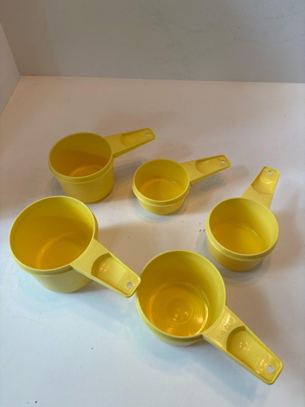 Tupperware Yellow Plastic Measuring Cups Set